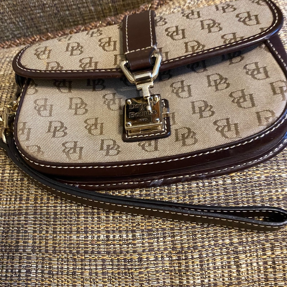 Dooney & Bourke  wristlet